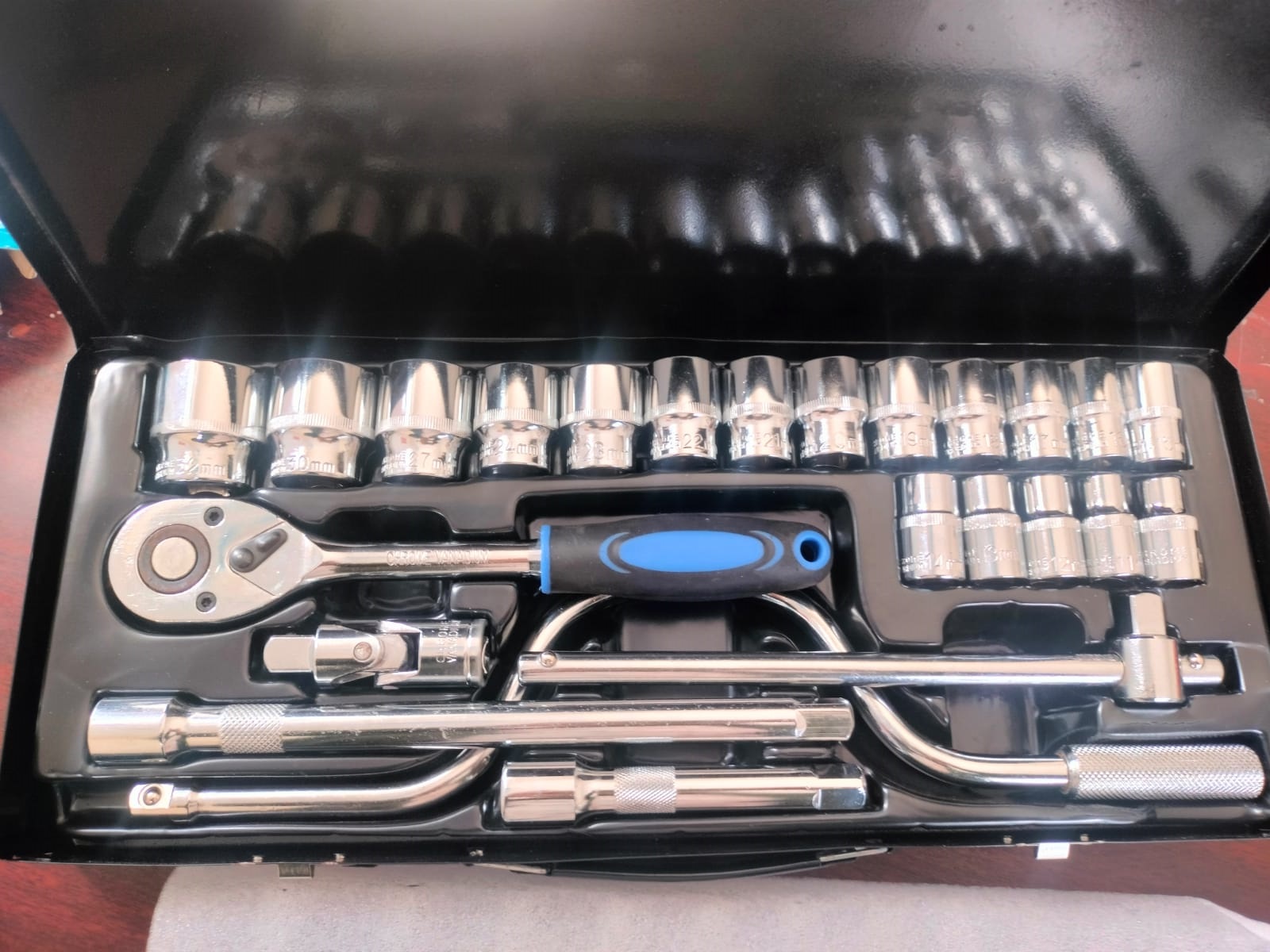 24pcs Chrome Vanadium Steel Torque Wrench 10mm-32mm Socket Set Toolbox 9 Jacks G-9004
